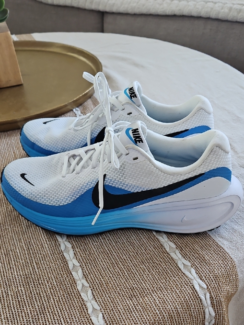 Nike Men's Revolution 8. Size 7.5 Men.